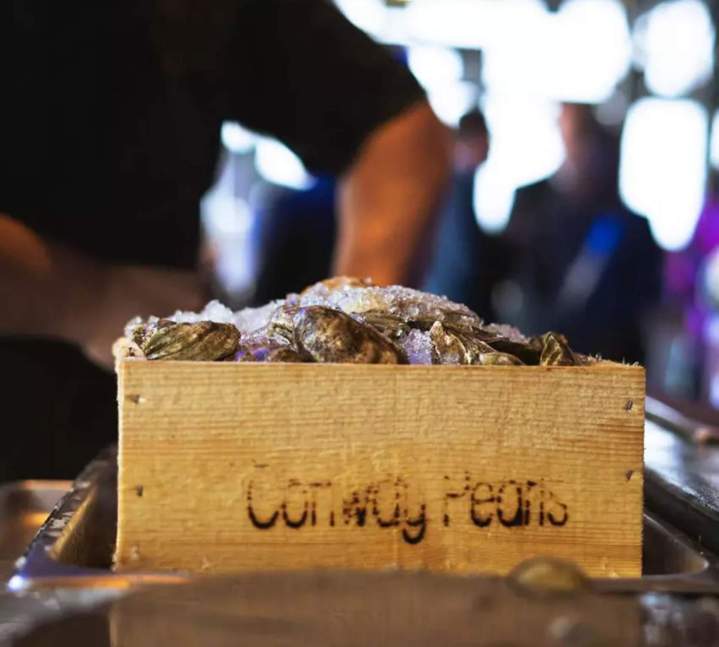 Order seafood in Montreal