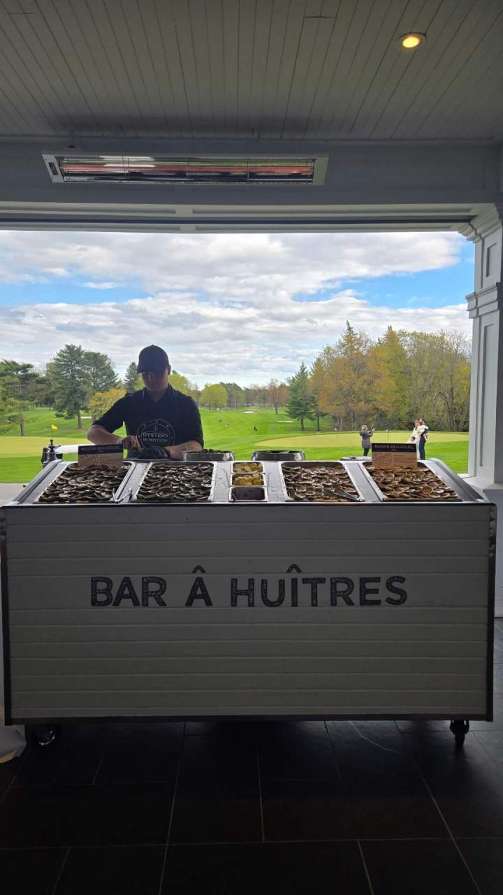 Huîtres en mouvement   AGCCND62Y4   Bar à huitres 8